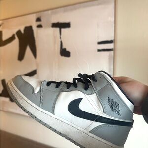 Jordan 1 Mid Light Smoke Grey